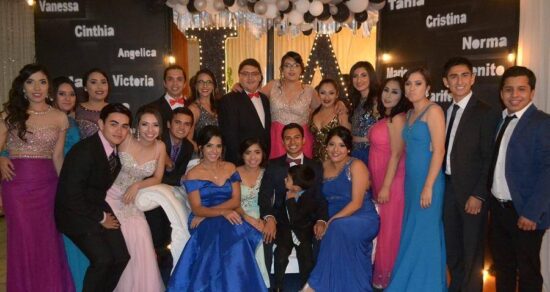Recién graduados festejan en grande