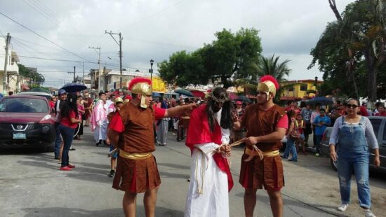 Acuden feligreses a Pasión del Señor