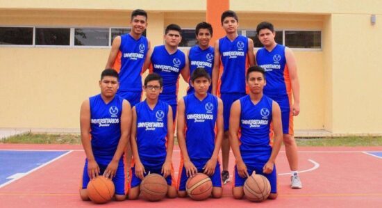 Dan uniformes a equipo de la UAMM