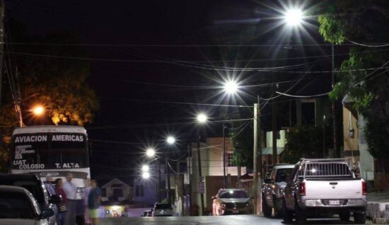 Inaugura Peraza nuevo alumbrado