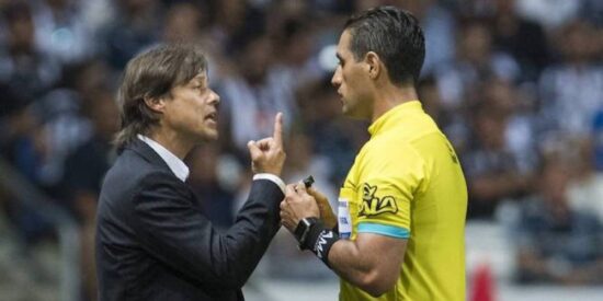 Almeyda acusa trato desigual de árbitros