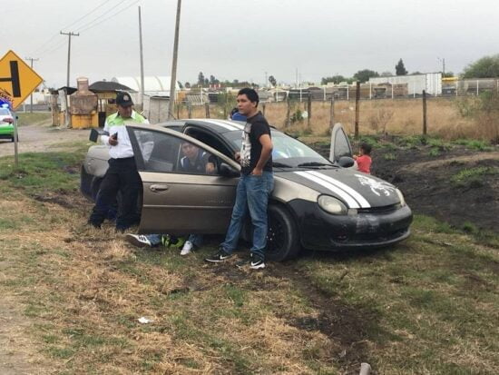 Mandan al suelo a un motociclista