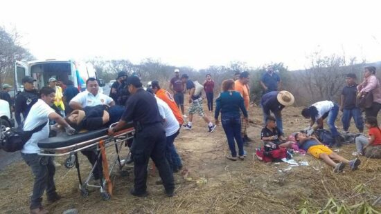 Volcadura deja siete lesionados