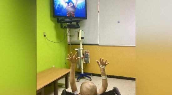 «Gokú» sorprende a niño con cáncer