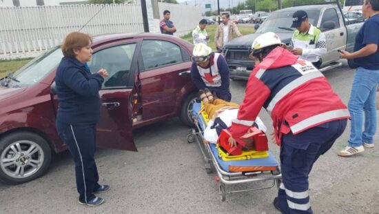 Termina hospitalizada tras choque