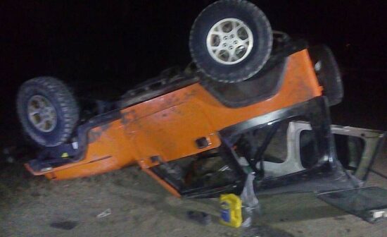 Abandonan Jeep volcado