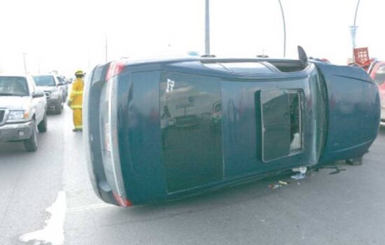 Provoca aparatoso accidente vehicular