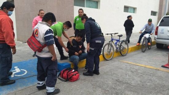 Cae de bicicleta y se fractura brazo