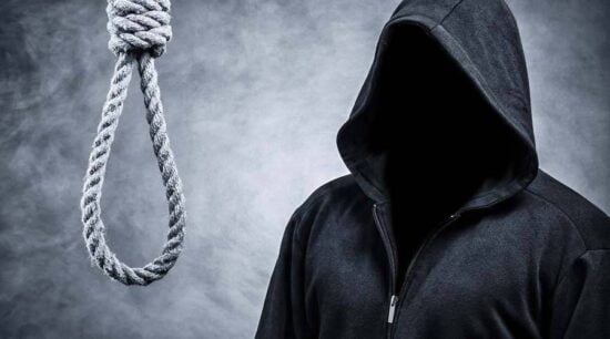 Discusión termina en suicidio de ebrio