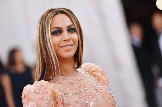 Beyonce dona 100.000 dólares a universidades