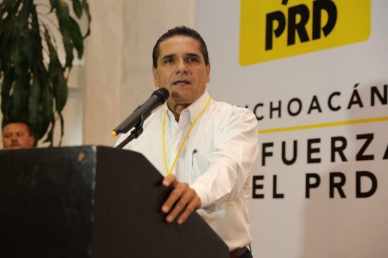 Expulsarían del PRD a Silvano Aureoles