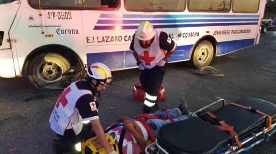 Ciclista es arrollado por microbusero