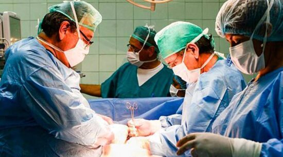 Extirpan tumor de 15 kilos