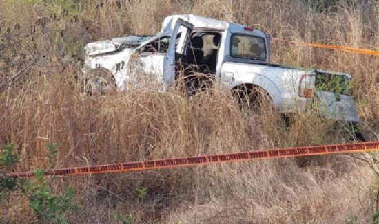 Joven pierde la vida en volcadura