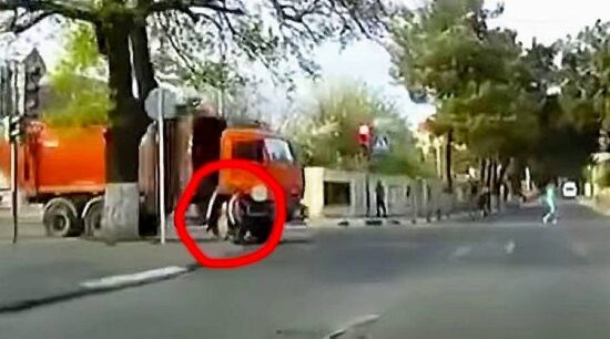 Chica rusa es atropellada y se levanta ‘como si nada’