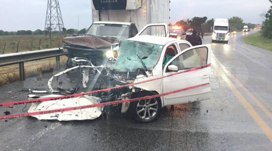 Pavimento mojado provoca choque, hay un muerto