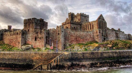 Dron capta “jinete fantasma” en antiguo castillo