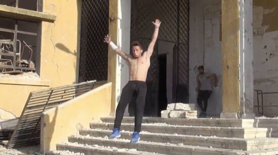 Practican ‘parkour’ en la ciudad destruida de Aleppo