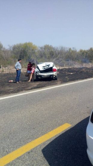 Humareda provoca choque en carretera a Llera