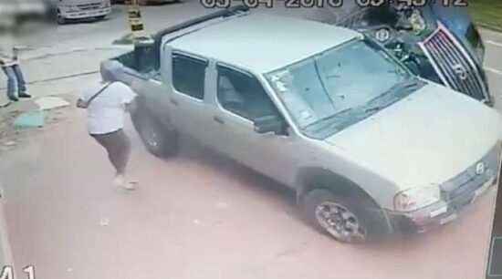 Mujer se salva ‘por un pelo’ de ser atropellada