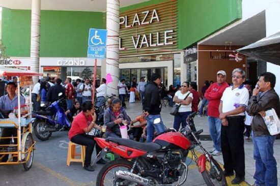 Intensifican maestros protestas