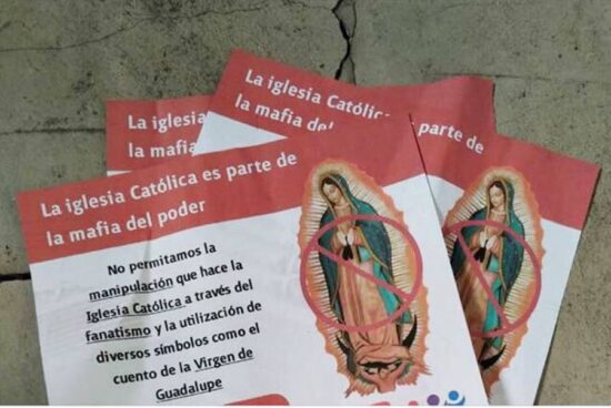 Se deslindan de volantes contra religión católica