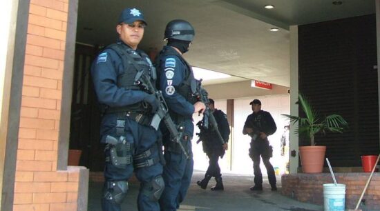 Descubre 113 policías falsos
