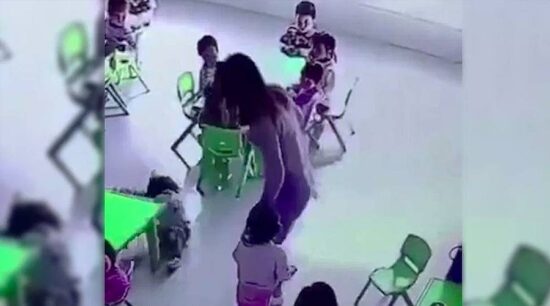 Maestra agrede a infante en un jardín de niños