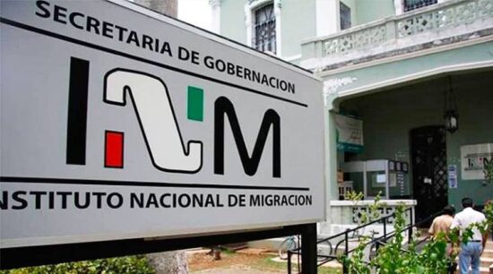 Rescatan a 101 migrantes abandonados por traficantes