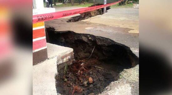 Se abre socavón en Tláhuac