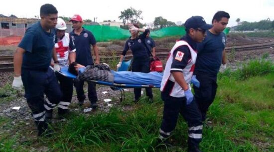 Adolescente cae de tren y sufre amputación de pie