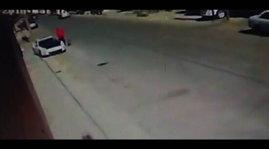 Lo balean y antes de morir salva su perro