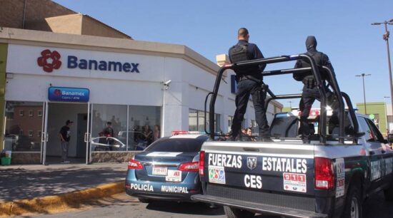 Fallan robo a banco y se van con cuentahabientes