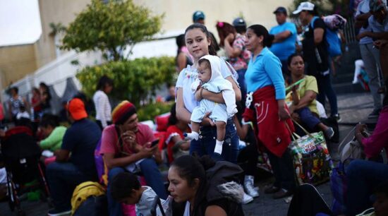 Separan a dos mil niños inmigrantes de sus padres