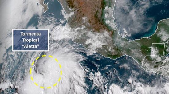 Tormenta Aletta sigue fortaleciéndose, pero se aleja