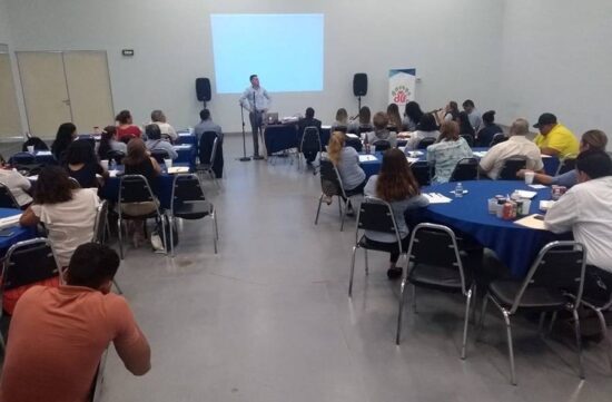 Capacitan a personal de centros asistenciales