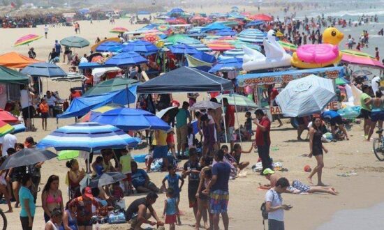 Invaden ‘piratas’ playa Miramar