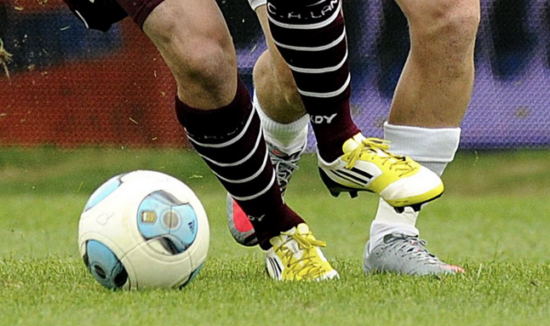 Arranca de una mordida nariz a rival en juego de futbol