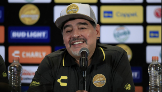 Maradona se postula para dirigir al Tricolor