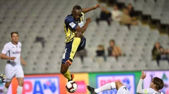 Bolt marca sus primeros goles como futbolista