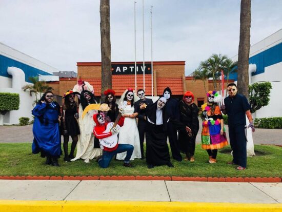 Emotiva celebración del Día de Muertos en Victoria I