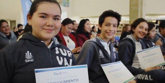 Premian imaginación de pequeños escritores