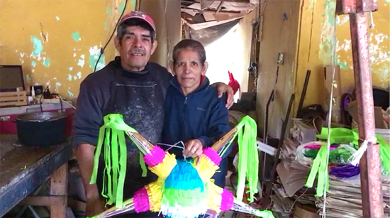 Don Mere y la tradición familiar de hacer piñatas