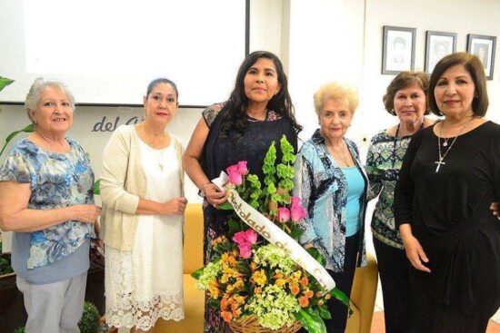 Reconocen a la Victorense más Distinguida