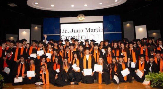 Egresan jóvenes de la preparatoria num.3 de la UAT