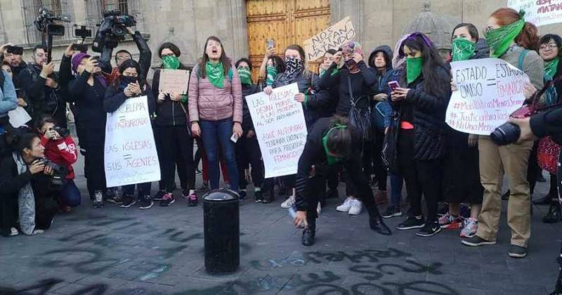 Mujeres Protestan En Palacio Nacional Contra Feminicidios El Diario Mx 1931