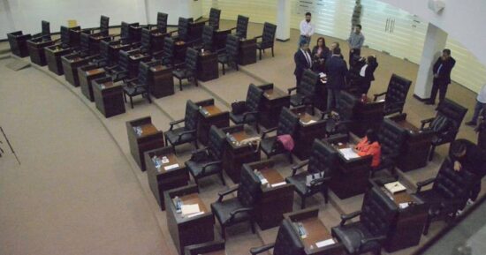 Cancelan sesión del Congreso por falta de quórum