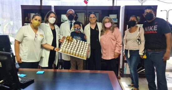 Recibe el Infantil 70 quimios donadas por Un Cachito de Luz