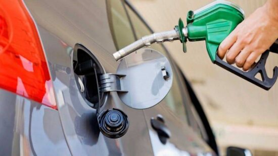 Por cara, la población carga menos gasolina