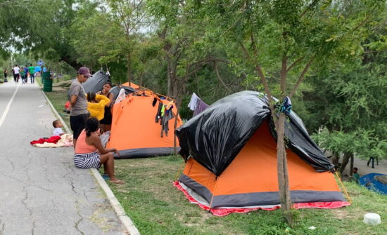 ‘Invaden’ el estado miles de migrantes